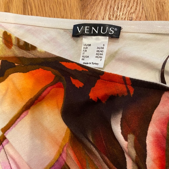 Venus NWOT one shoulder cut out dress with high slit - Picture 3 of 4